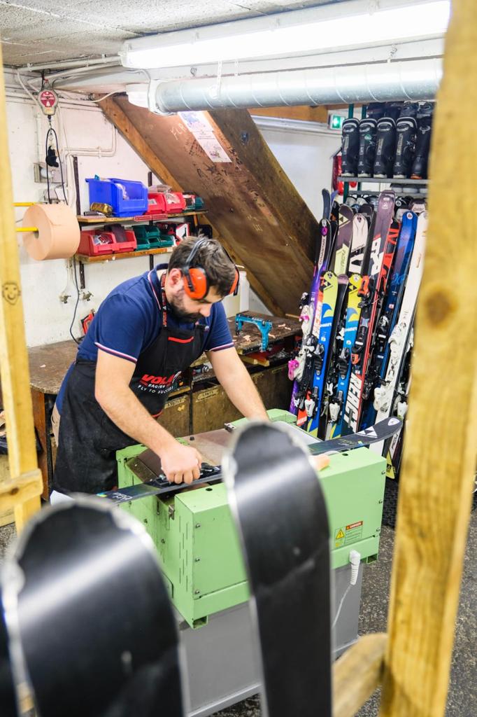 ski waxing in Valloire at Grange Sport